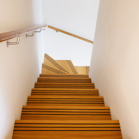 4 Creative ways to decorate your Enclosed Staircase
